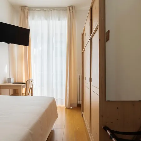 Montana Hotel 2*