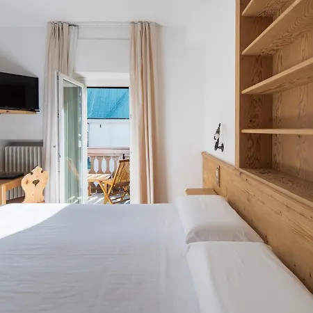 Montana Hotel 2*