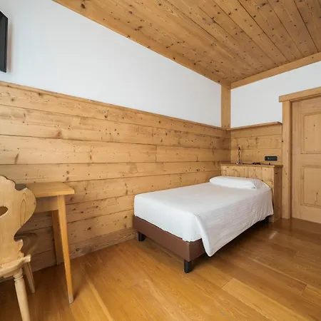Montana Hotel 2*