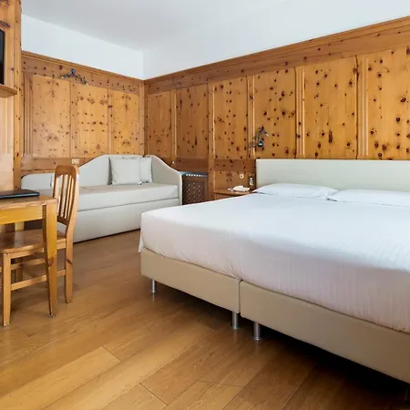 Montana Hotel 2*