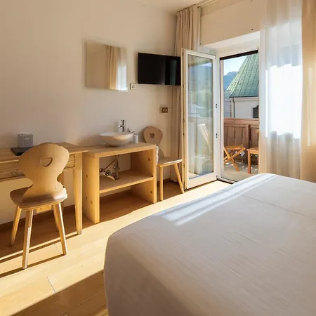Montana Hotel 2*