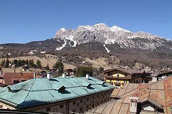 Montana Hotel 2*