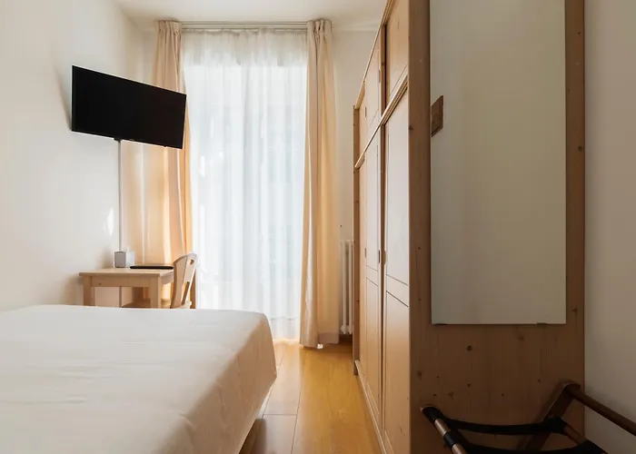 Montana Hotel 2*