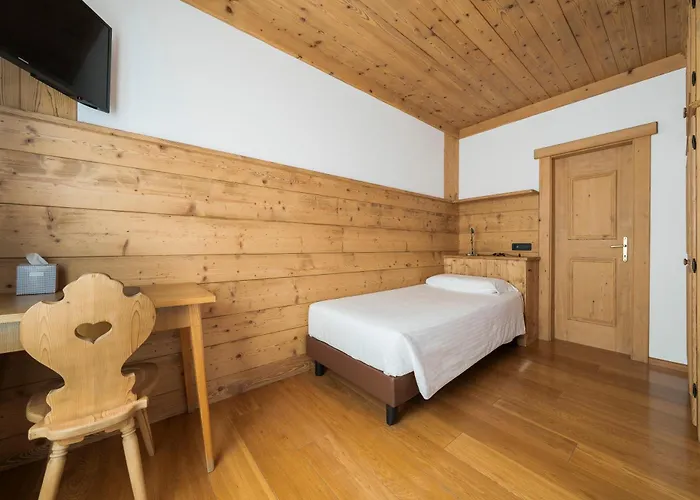 Montana Hotel 2*