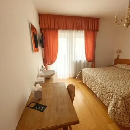 Montana Hotel 2*
