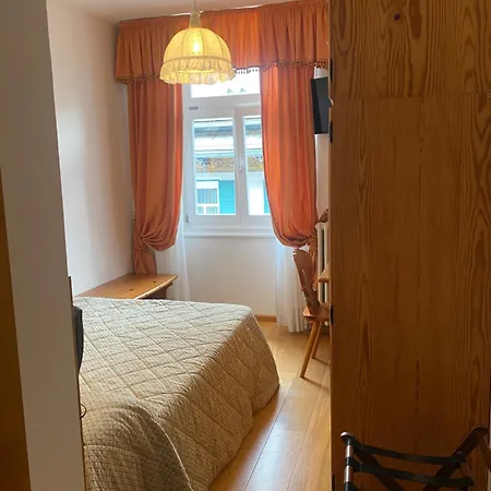 Montana Hotel 2*