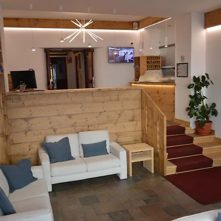 Montana Hotel 2*