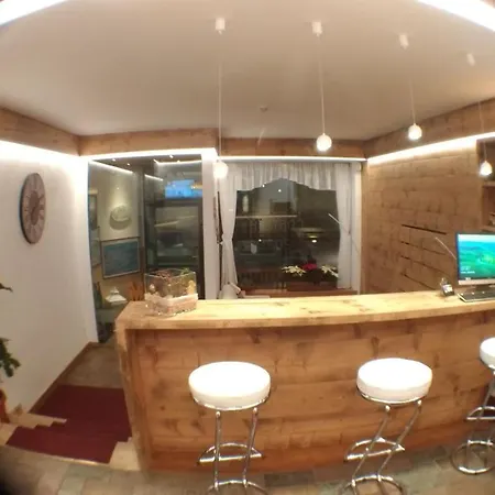 蒙大拿酒店 2* 科尔蒂纳丹佩佐